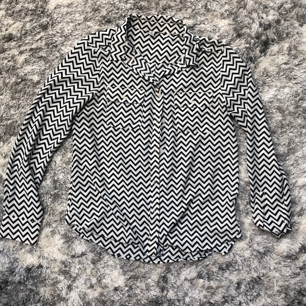 Zig zag button down